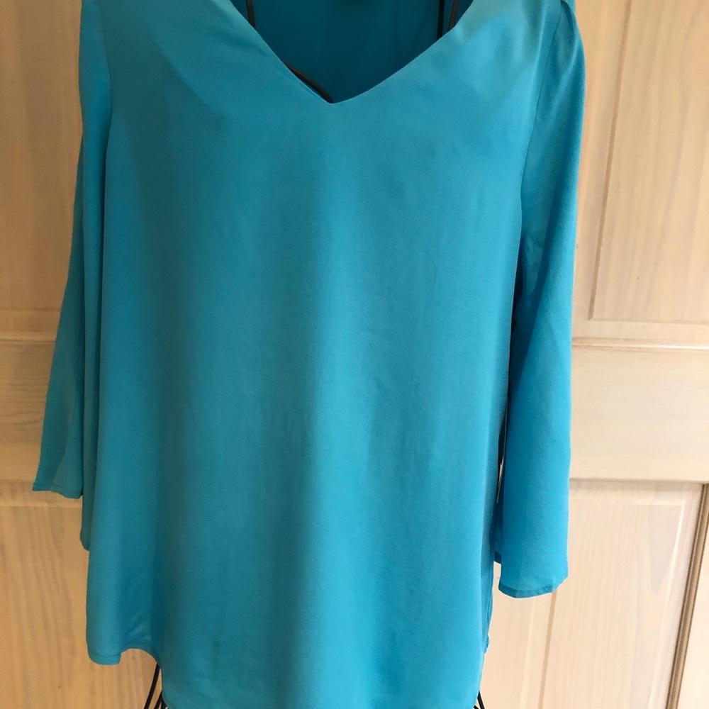 ECRU BLOUSE GORGEOUS SHADE OF BLUE SMALL